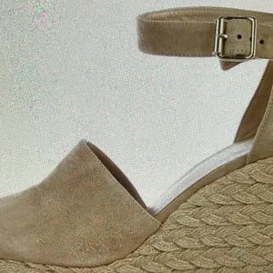 Stuart weitzman sued  Eadrilles